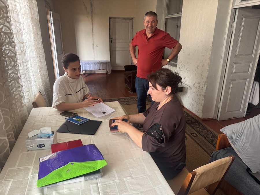 SIRIUS NGO team meeting with the Harutyunyan family